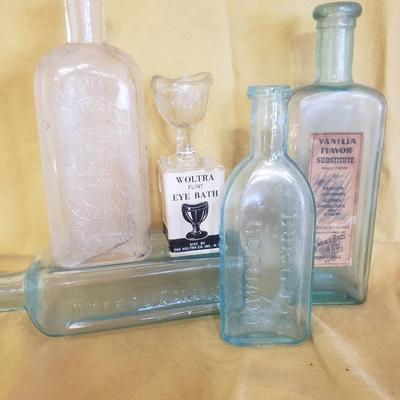 Lot of 4 Antique Bottles & Eye bath