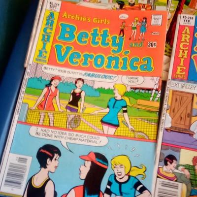 LOT 109 FOUR ARCHIE SERIES COMIC BOOKS