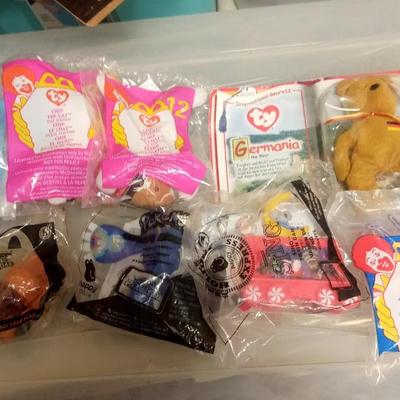 LOT 110 MCDONALDS HAPPY MEAL TOYS