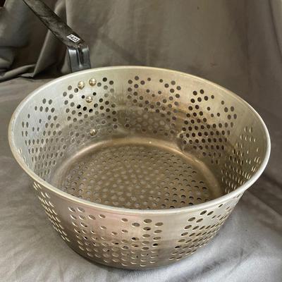 Aluminum colander
