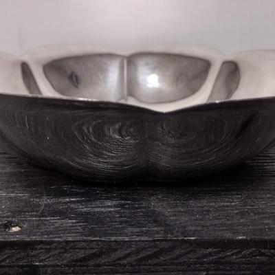2 silver plate and 2 glass bowls