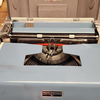 Olivetti Underwood Typewriter with Case