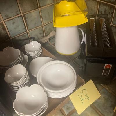 K8-popcorn maker, toaster, white dishware