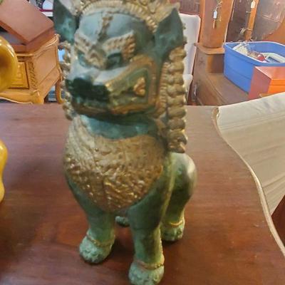 Metal foo dog 