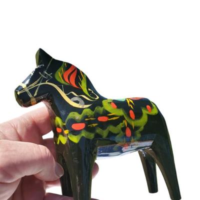 Nils Olsson painted Dala horses