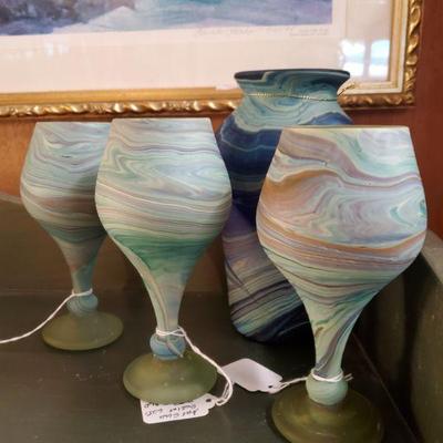 swirled glass wine glasses