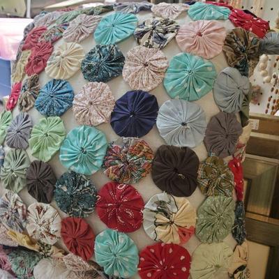yoyo quilt pillow 