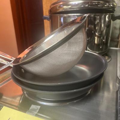 K21-pots and pans plus strainer