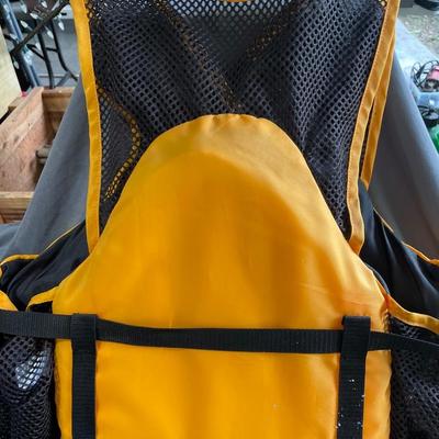 Cabellas large/xl life jacket