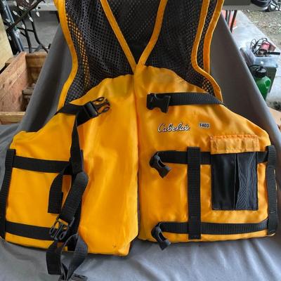 Cabellas large/xl life jacket