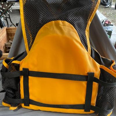 Cabellas large/xl life jacket