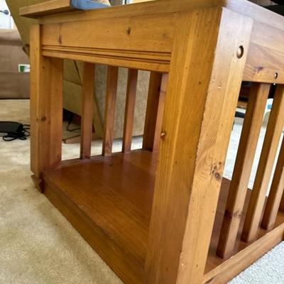 A Great Coffee Table with a Raising Top