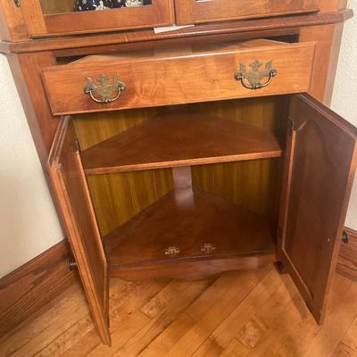 Z8-Cute Corner Cabinet