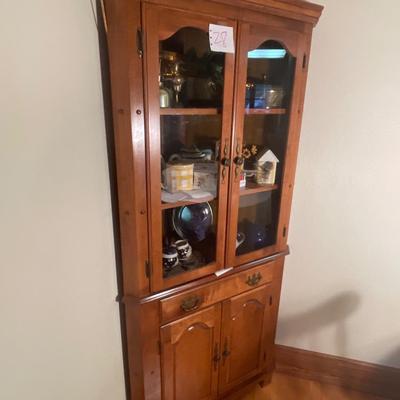 Z8-Cute Corner Cabinet