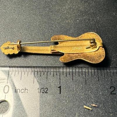 Gutair Pin