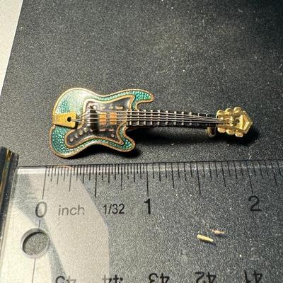 Gutair Pin