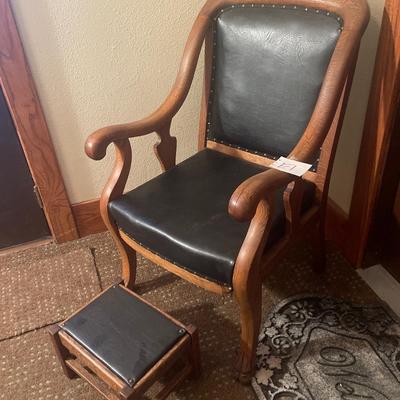 E1-entryway armchair with footstool
