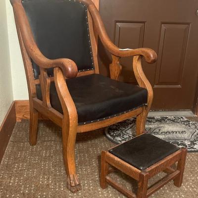 E1-entryway armchair with footstool