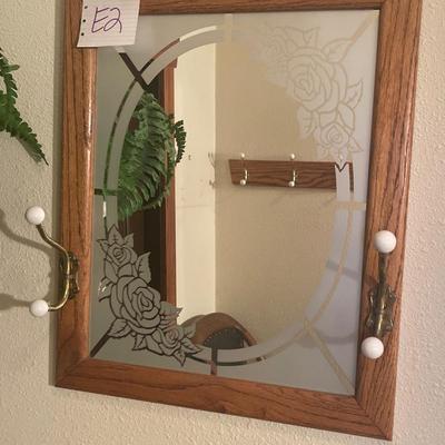 E2-entryway mirror with hooks and fake plant
