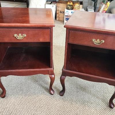 Lot #105 Pair of Bombay Company Queen Anne Style End tables/Nightstands - 1 drawer