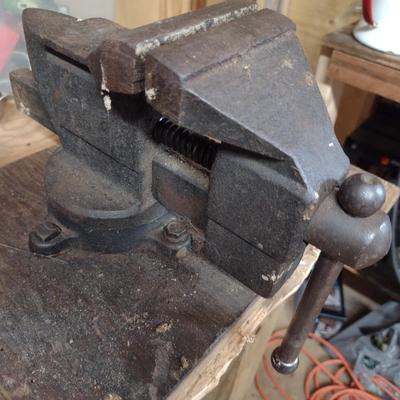 Dunlap 3 1/2" Vise (B)