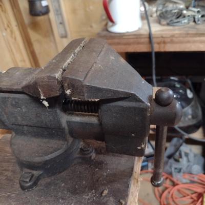 Dunlap 3 1/2" Vise (B)