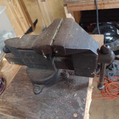 Dunlap 3 1/2" Vise (B)