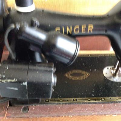 Portable Singer Sewing Machine