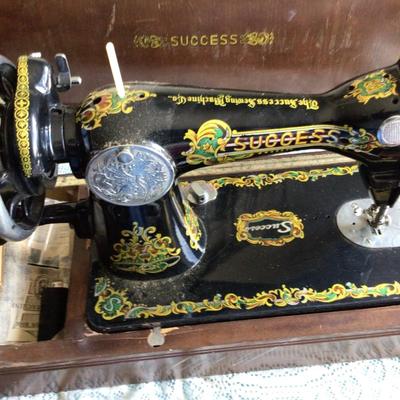 Portable Success Sewing Machine Hand Crank With Cover