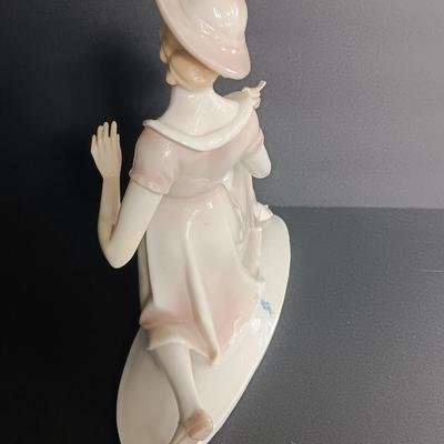 Immaculate 1930's Art Deco Dressel & Kister/Passau signed "horn" blue brush mark Figure