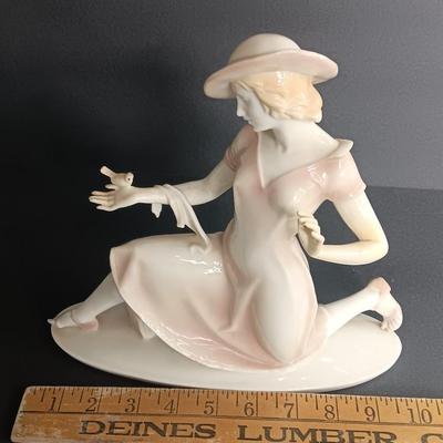 Immaculate 1930's Art Deco Dressel & Kister/Passau signed "horn" blue brush mark Figure