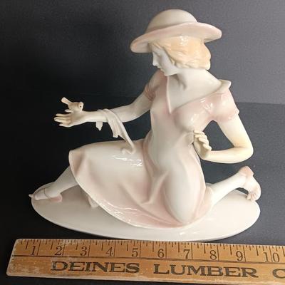 Immaculate 1930's Art Deco Dressel & Kister/Passau signed "horn" blue brush mark Figure