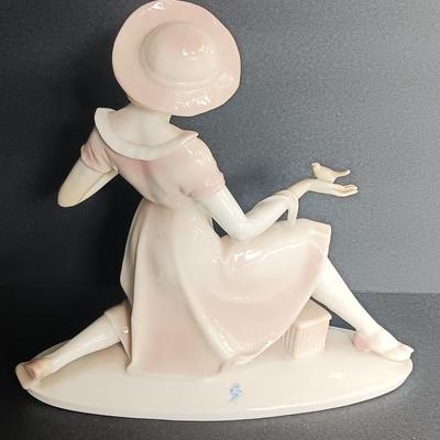 Immaculate 1930's Art Deco Dressel & Kister/Passau signed "horn" blue brush mark Figure