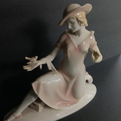 Immaculate 1930's Art Deco Dressel & Kister/Passau signed "horn" blue brush mark Figure