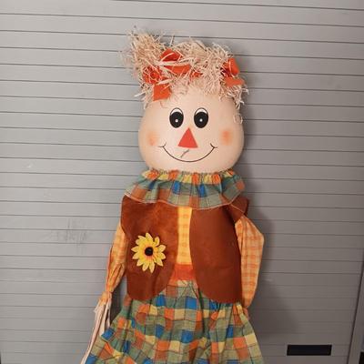 STAKED YARD ART, FAUX FLOWERS, STEPPING STONES AND MORE