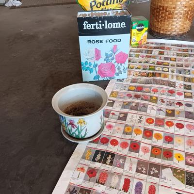 HUGE POSTER IDENTIFYING FLOWERS, FLOWER BULBS AND MORE