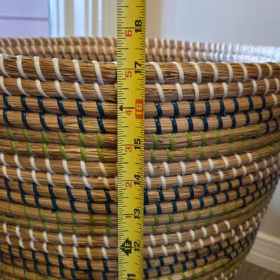 Unique 3 Leg Basket Decor