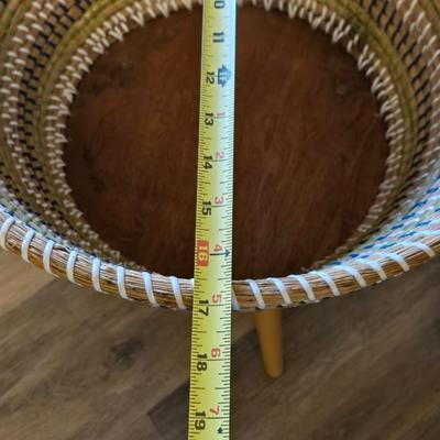 Unique 3 Leg Basket Decor