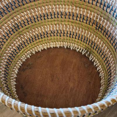 Unique 3 Leg Basket Decor