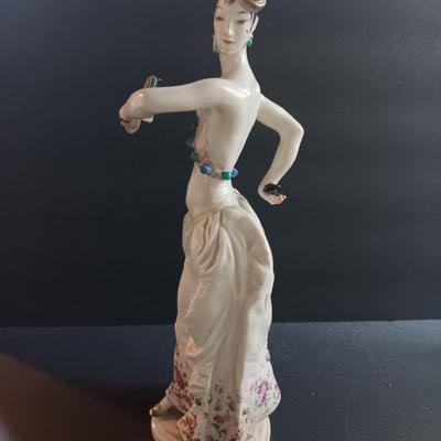 Meissen figure "Spanish dancer", polychrome painted, design: Paul Scheurich 1933, jubilee mark 1883-1983