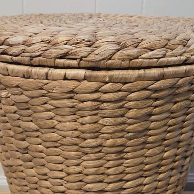 Nice heavy Lid Wicker Basket