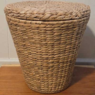 Nice heavy Lid Wicker Basket