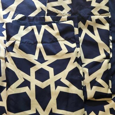 Queen Size Navy & White Comforter & Shams