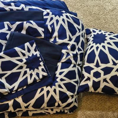 Queen Size Navy & White Comforter & Shams