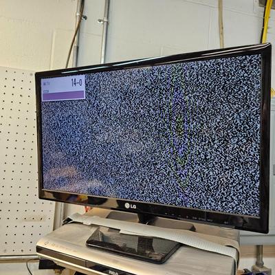LG 23" Flat Screen TV & RCA CD/DVD Player (WS-JS)