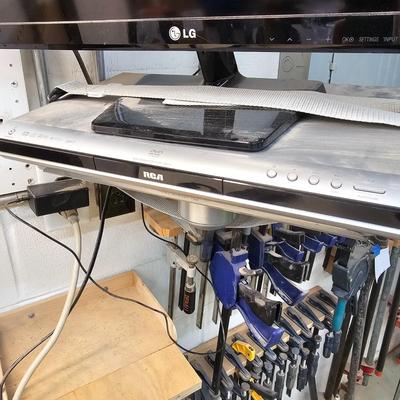 LG 23" Flat Screen TV & RCA CD/DVD Player (WS-JS)