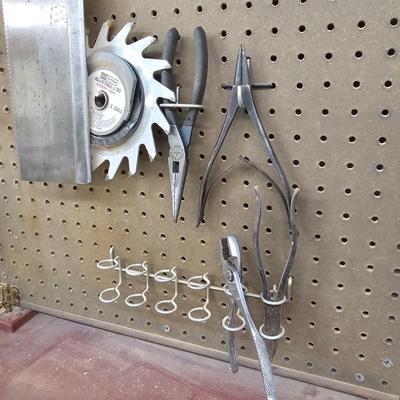 Peg Board Tool Rack & Tools (WS-JS)