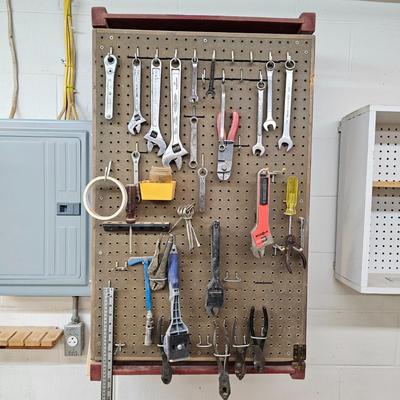 Peg Board Tool Rack & Tools (WS-JS)