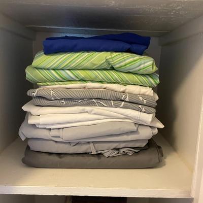 Lot of Linens, Towels and Kitchen Towels