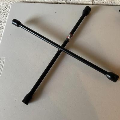 2 pairs of 4 Way Lug wrench
